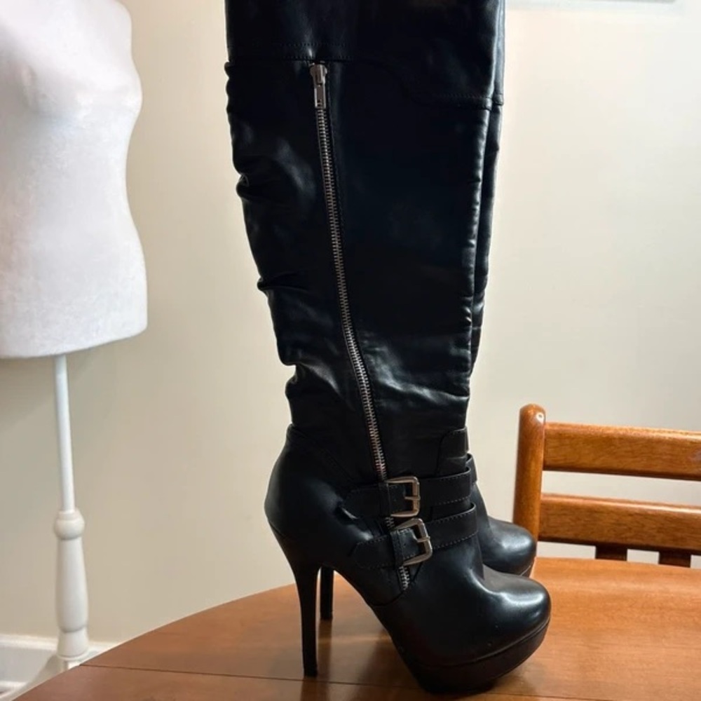 High-Stiletto Black Knee-High Heeled Boots with Side Zip and Buckle Detail